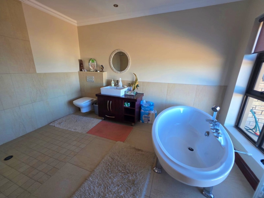 4 Bedroom Property for Sale in Constantia Kloof Western Cape